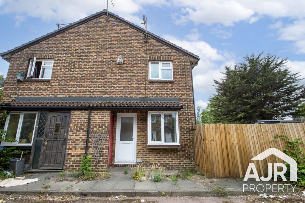 Property photo 1 of 6 London, Se28 Draft