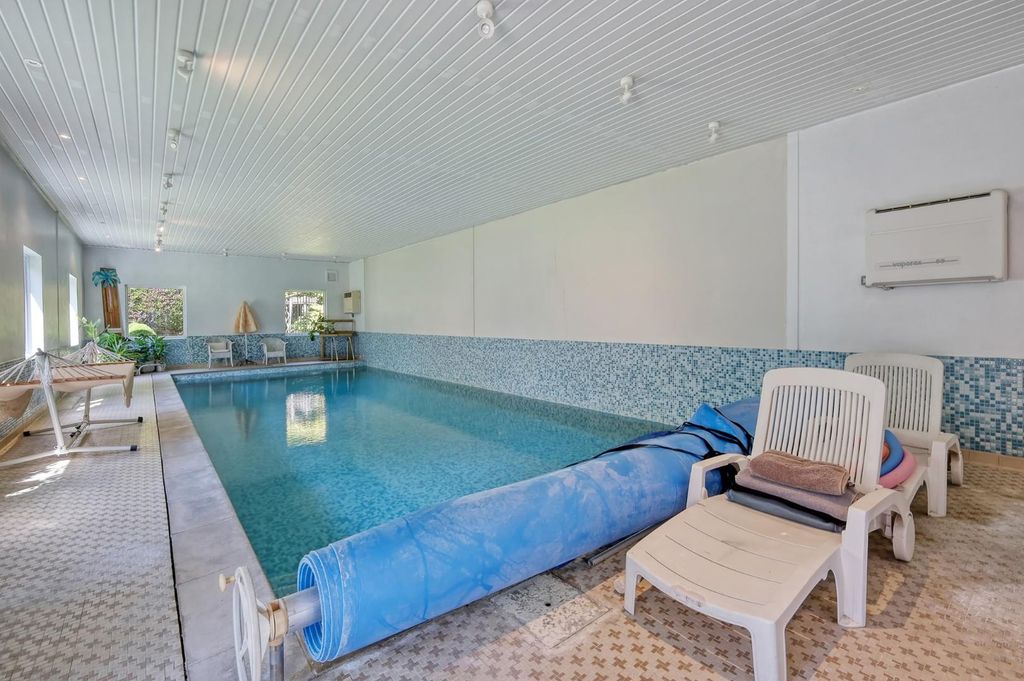 Property photo 3 of 26 Swimming Pool
