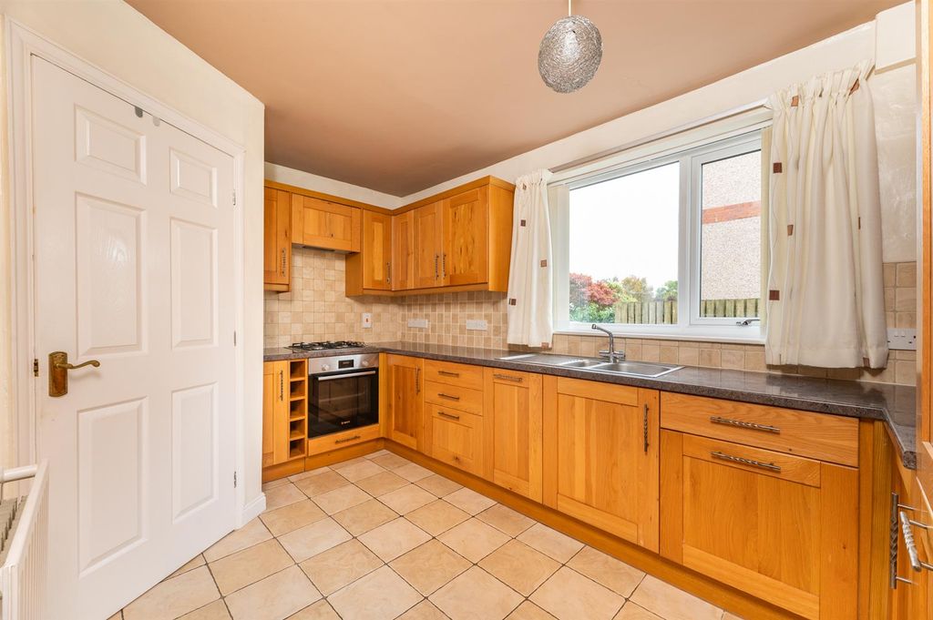 Property photo 3 of 21 Kitchen