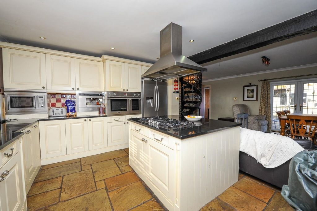 Property photo 3 of 16 10