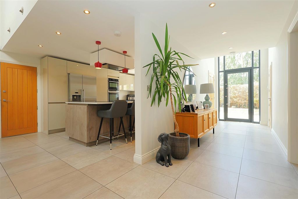 Property photo 3 of 25 Internal