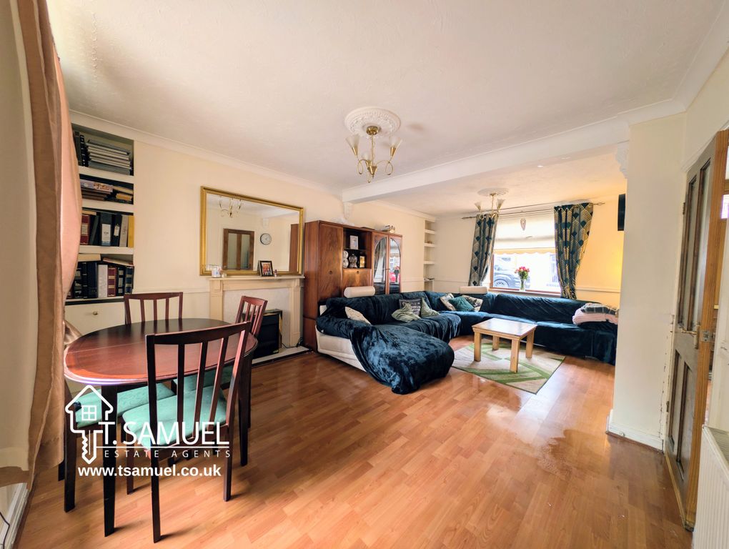 Property photo 3 of 20 Living Room
