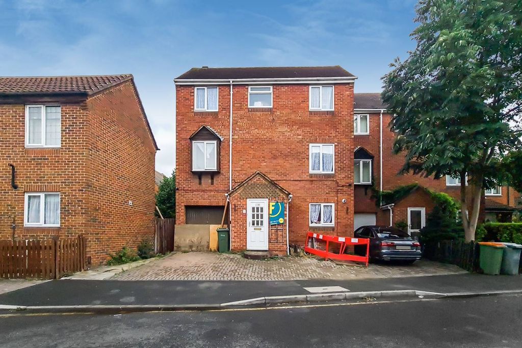Property photo 2 of 13