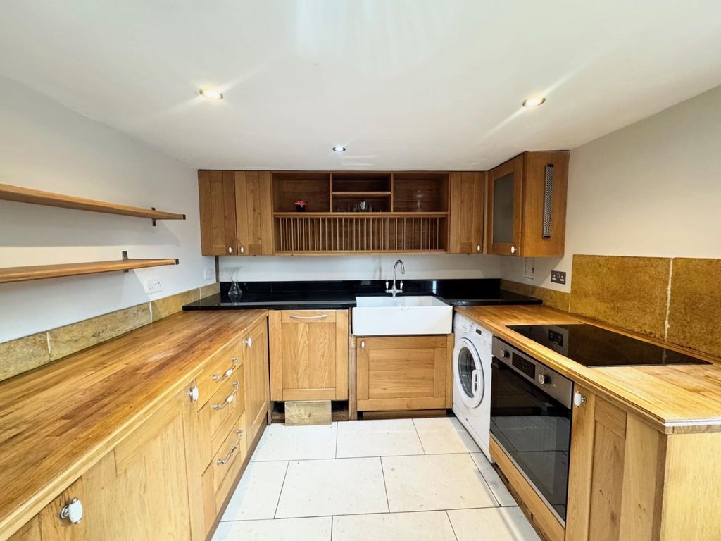 Property photo 2 of 10 Kitchen.Jpg