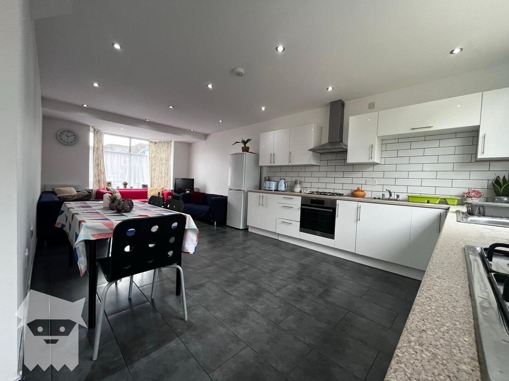 Property photo 2 of 12 Img_1164 Large.Jpeg