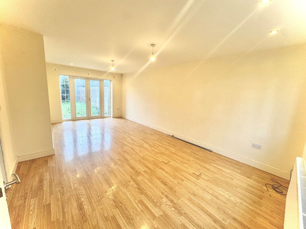 Property photo 3 of 11 Lounge View 2