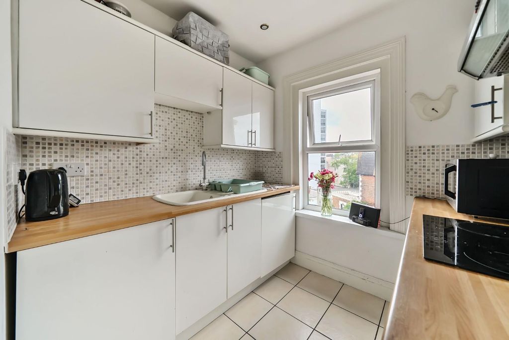 Property photo 2 of 14 1303212-12-68483578cc7d1.Jpg