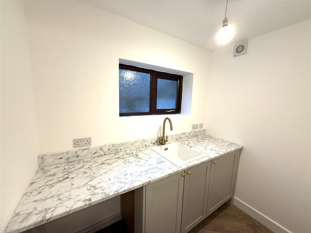 Property photo 3 of 11 Crown 8.Jpg