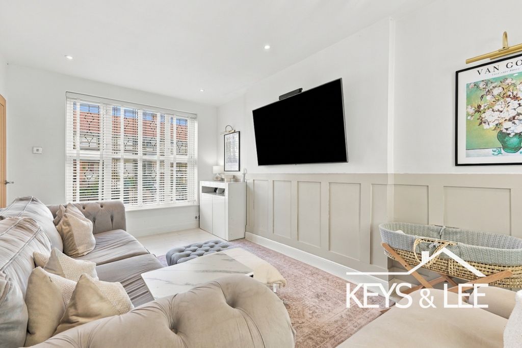 Property photo 2 of 15 4540833