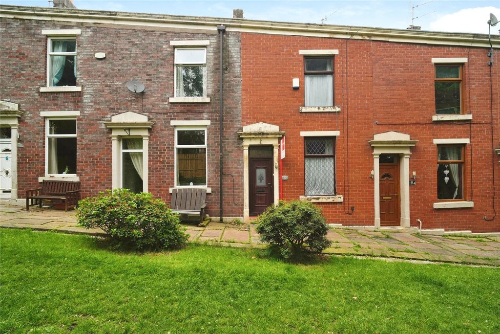 Property photo 1 of 17 External