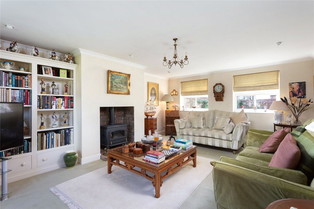 Property photo 2 of 17 Sitting Room