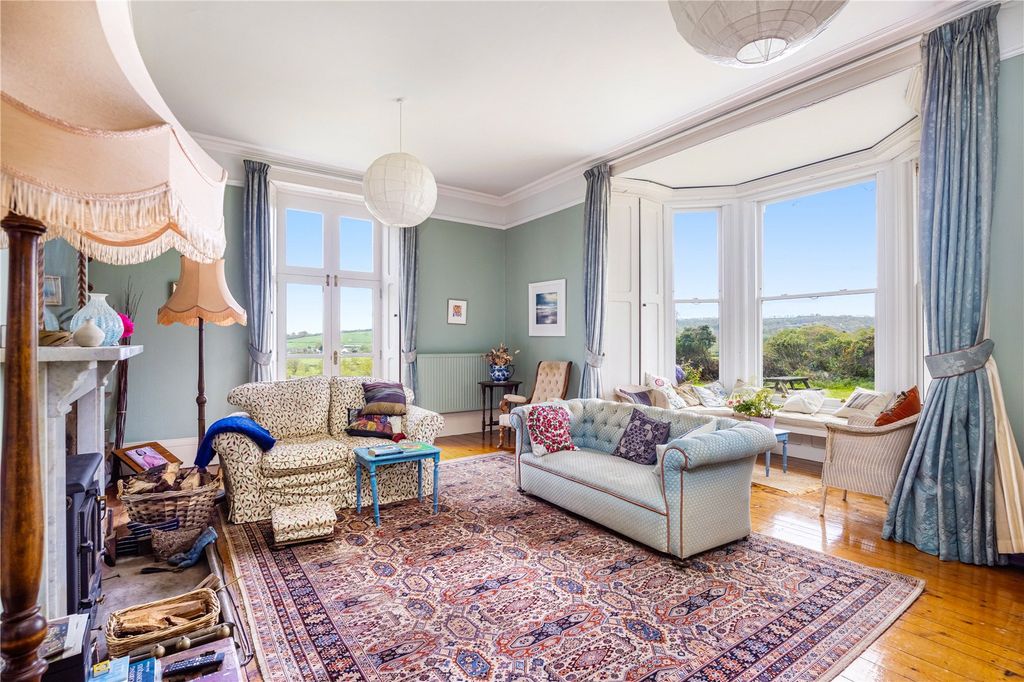 Property photo 3 of 23 Drawing Room