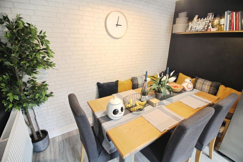 Property photo 3 of 17 Kitchen/Diner