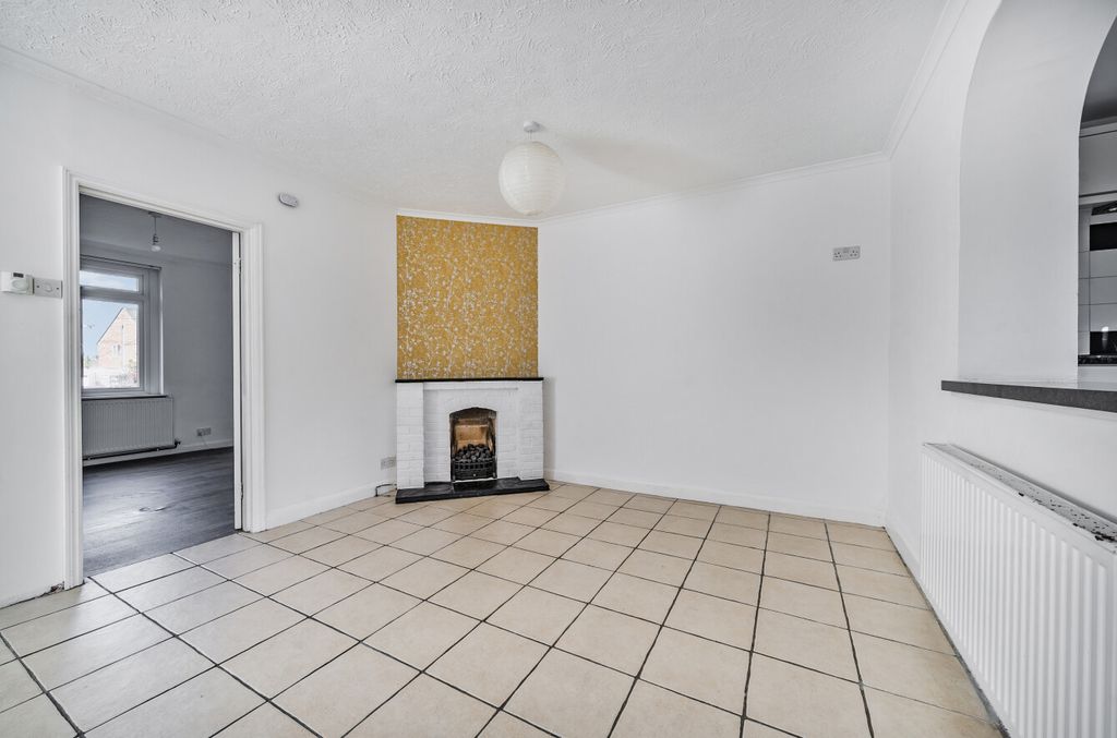 Property photo 3 of 23 1360081-12-68Dbaa...