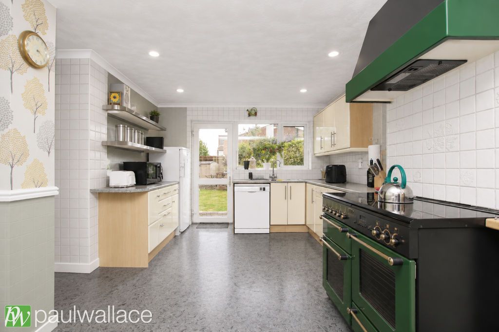 Property photo 3 of 17 Kitchen / Breakfast Room