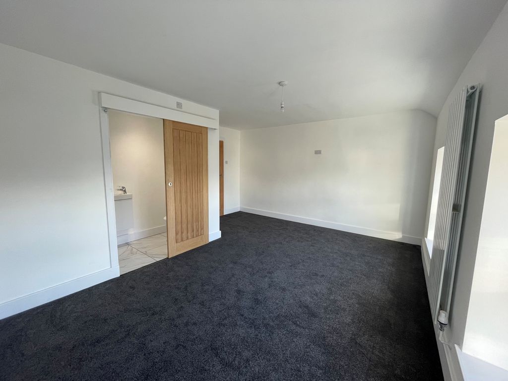 Property photo 3 of 20 Master Bed Porthcawl Cf36