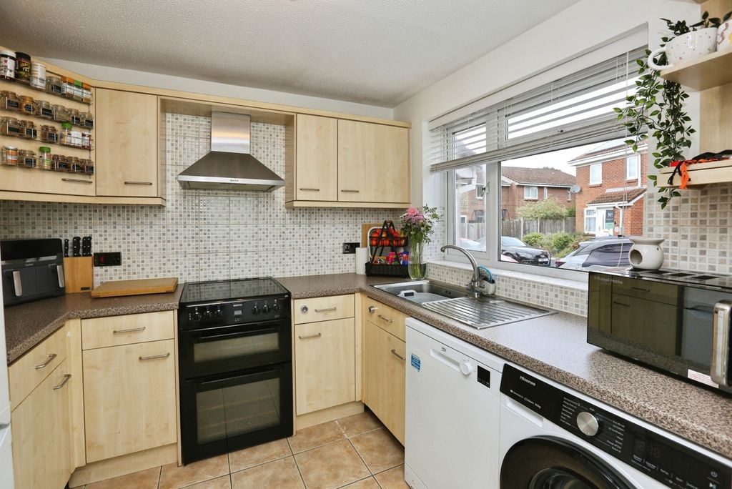 Property photo 3 of 14 Kitchen