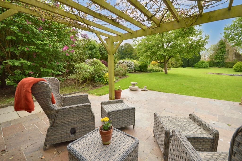 Property photo 3 of 46