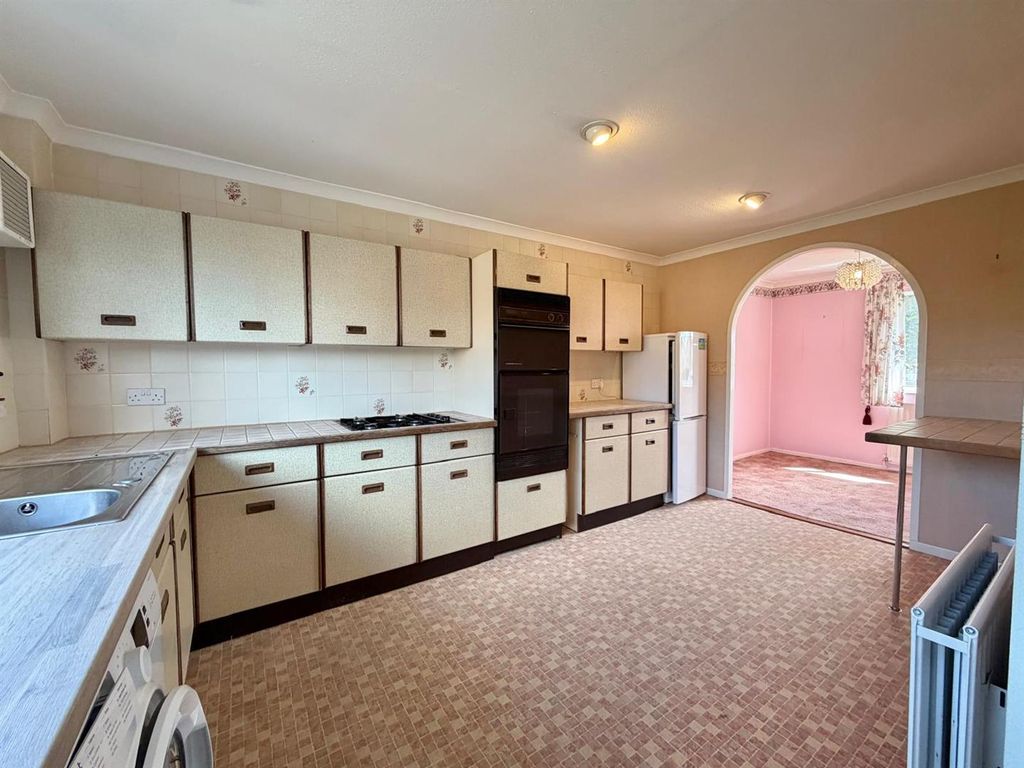 Property photo 3 of 20 Kitchen/Breakfast Room