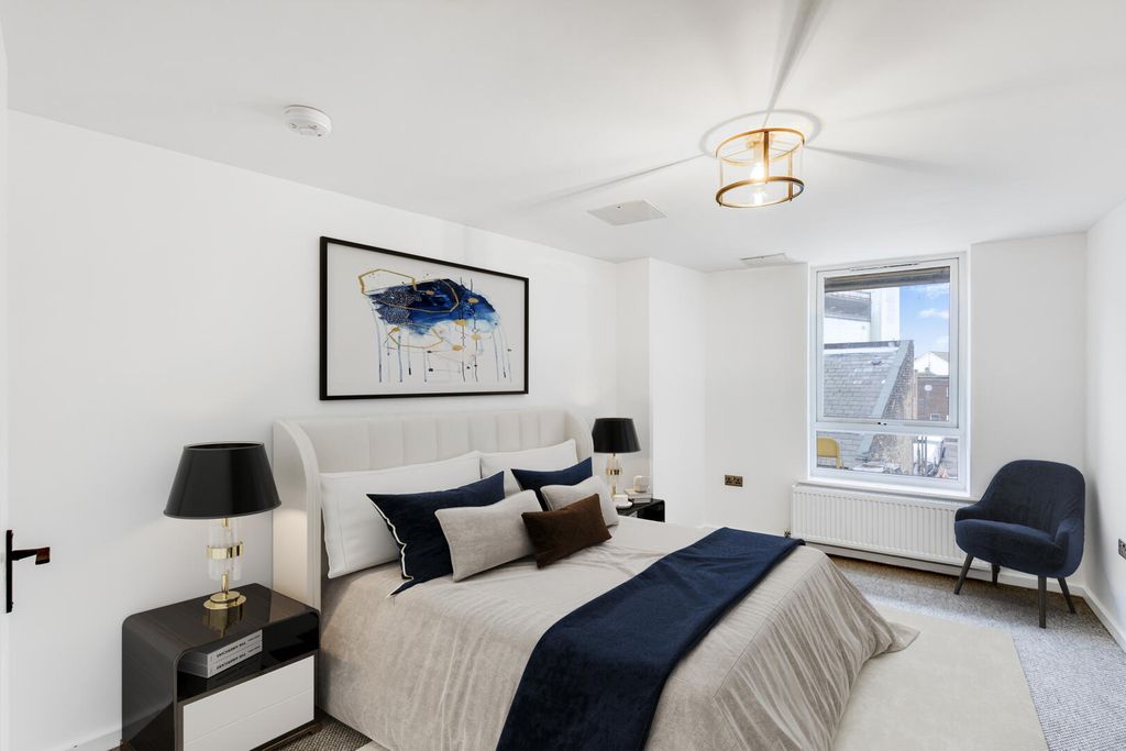 Property photo 3 of 9 Bedroom