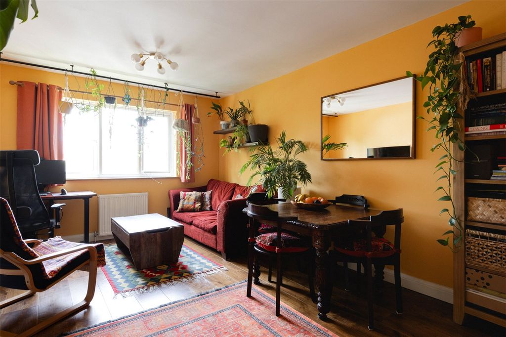Property photo 1 of 8 22 Hewison Street E3