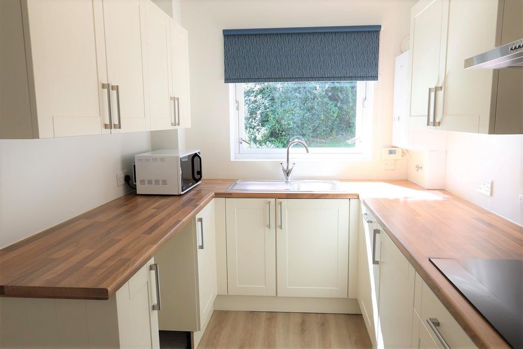 Property photo 2 of 9 Kitchen