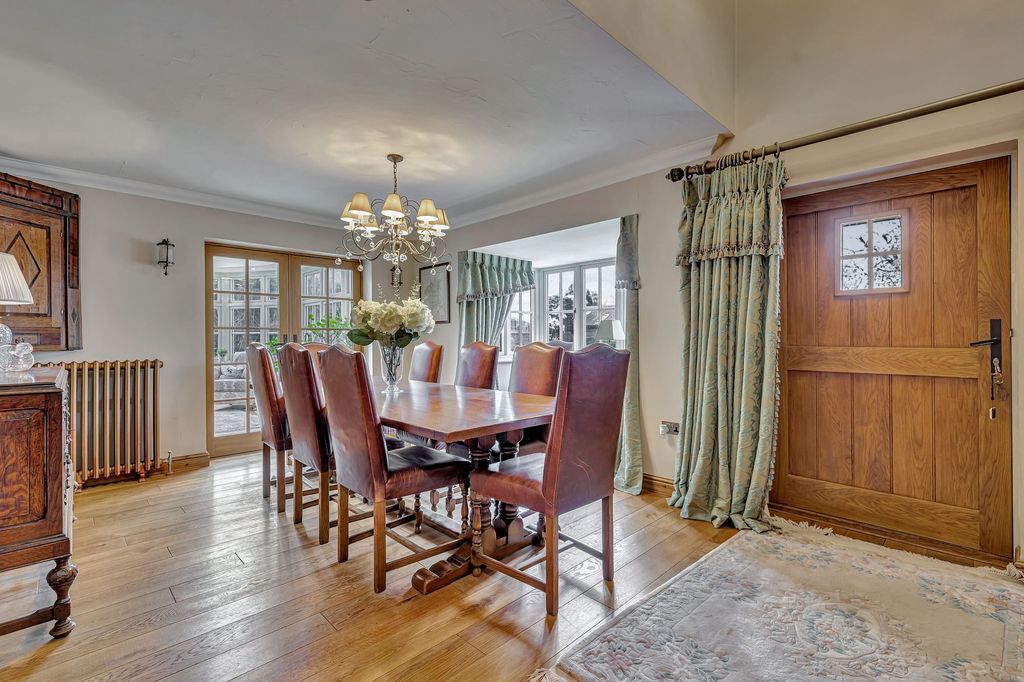 Property photo 2 of 34