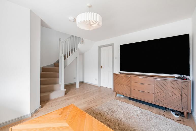 Property photo 2 of 18 10Fbfc30-d552-4182-B757-Fd7c069Eaba0