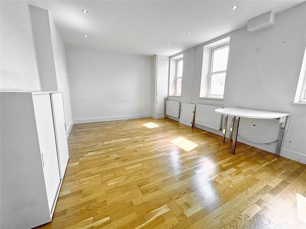 Property photo 2 of 6 Picture No. 10