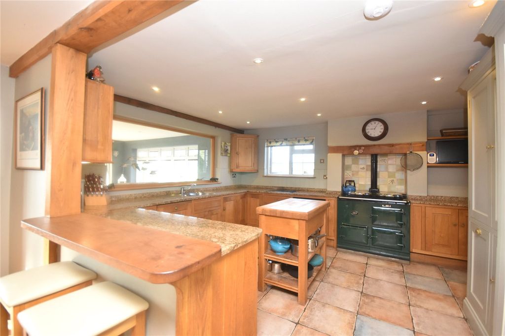 Property photo 3 of 38 Picture No. 05