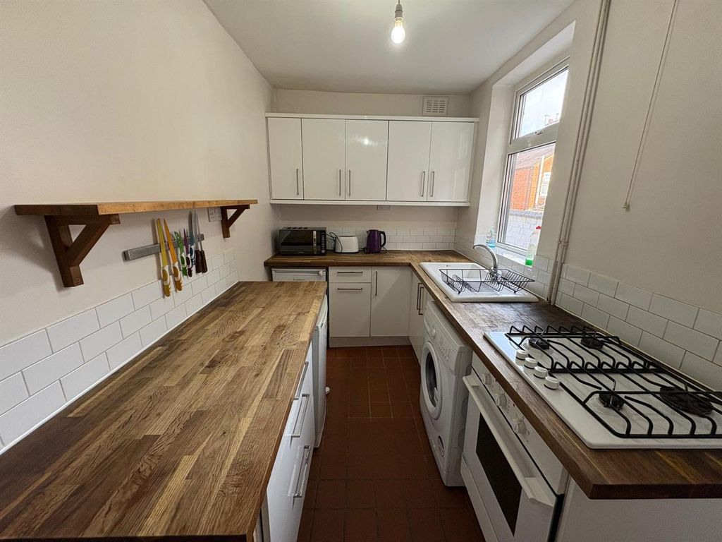 Property photo 2 of 13 Fitted Kitchen