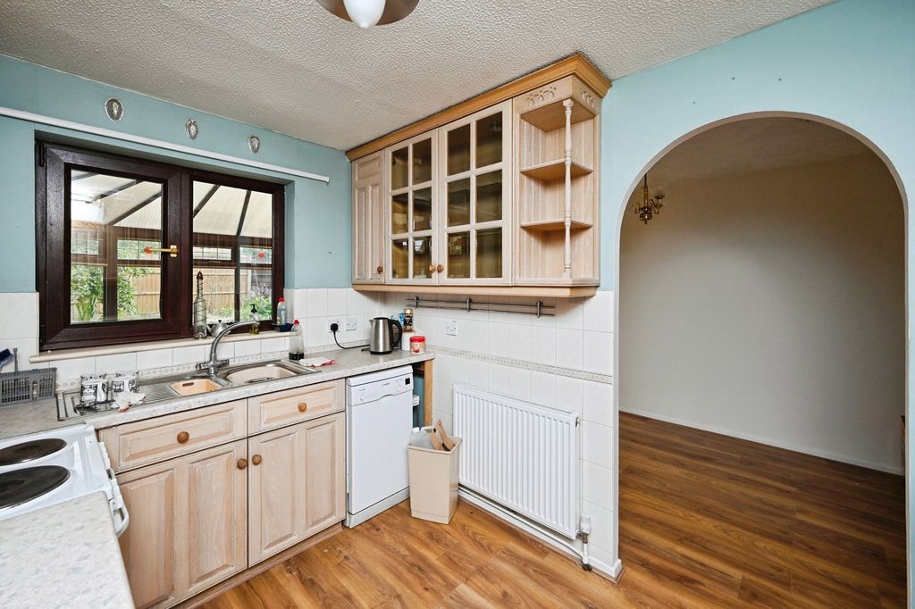 Property photo 3 of 19 Kitchen