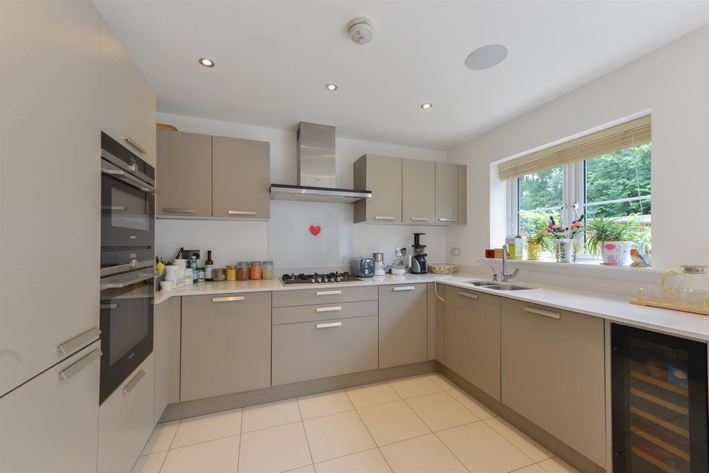 Property photo 3 of 24 Yew Tree Road5.Jpg