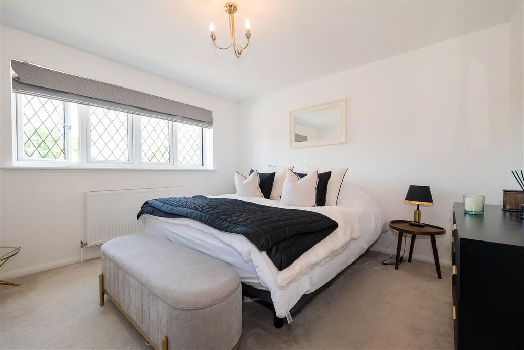 Additional image 9 of 6 bed detached house for saleSorrel Drive, Lightwater GU18