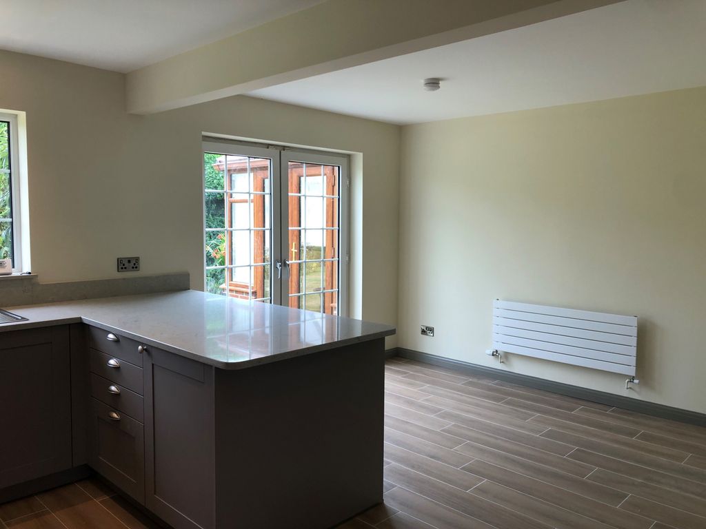 Property photo 3 of 10 Kitchen
