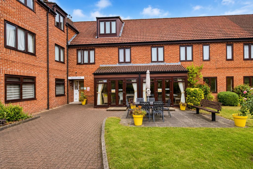 Property photo 1 of 14 Outside Communal Area