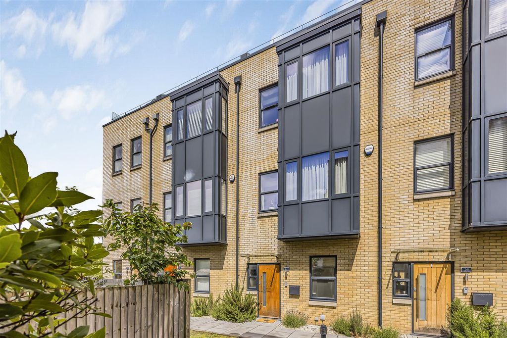 Additional image 34 of 4 bed town house for saleWykeham Place, Fareham PO16