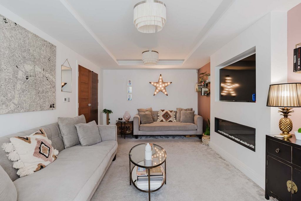 Property photo 3 of 34