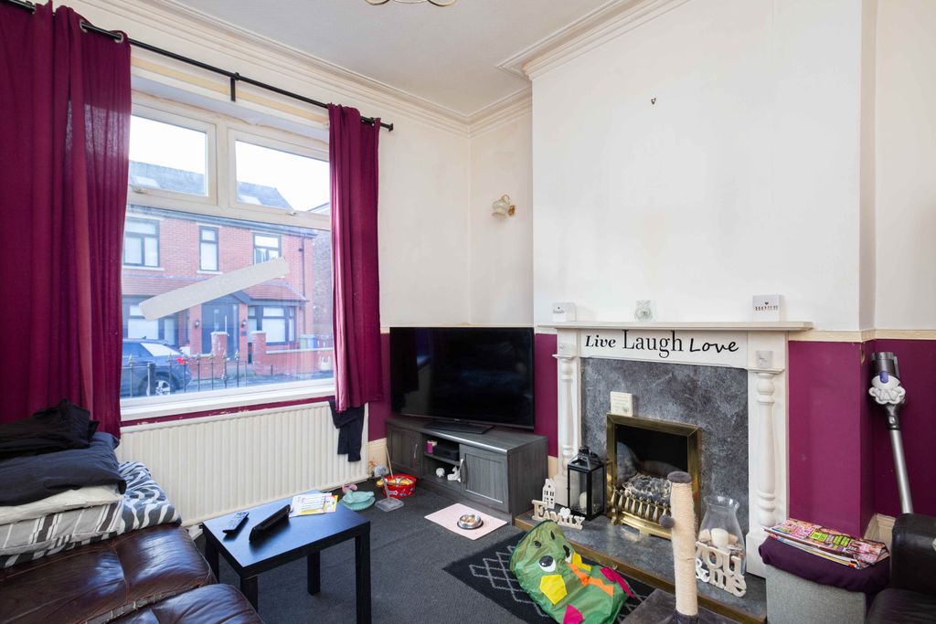 Property photo 2 of 17