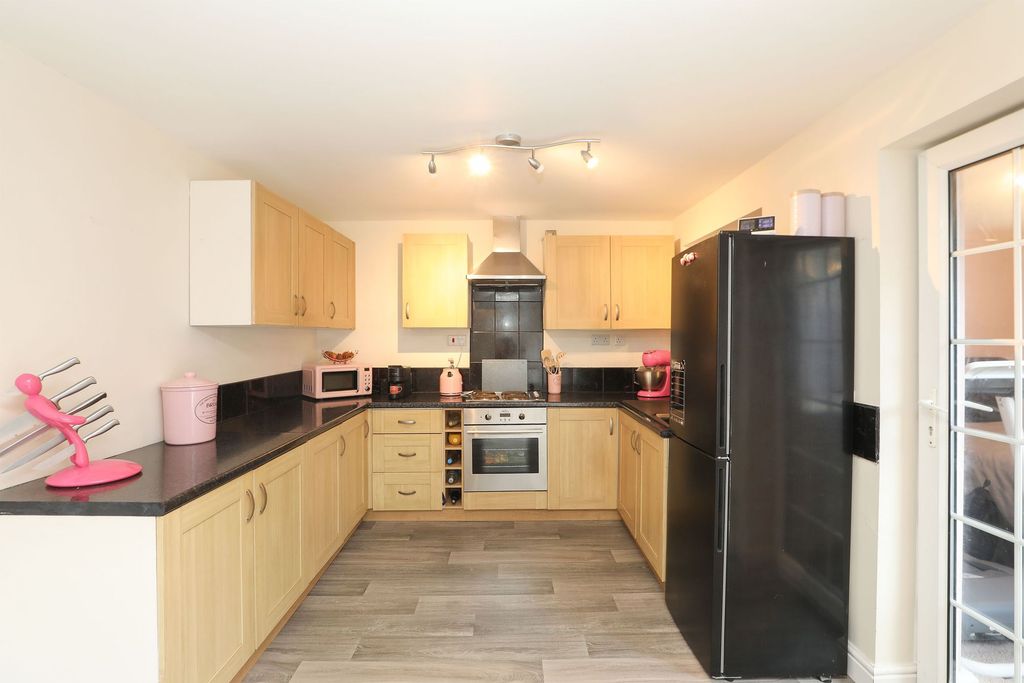 Property photo 3 of 21