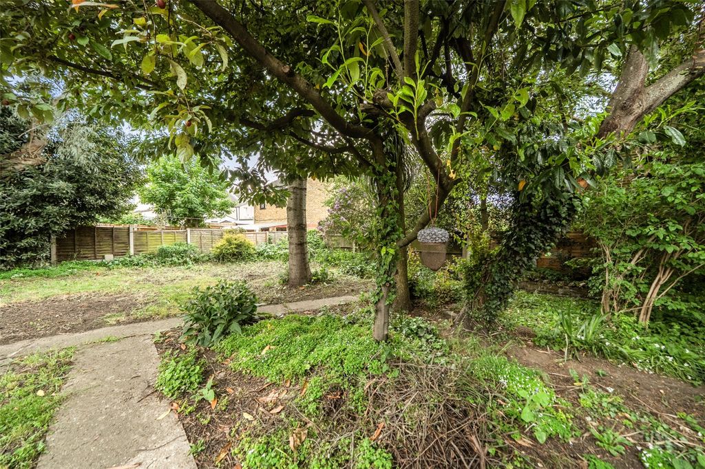 Property photo 2 of 22 Garden