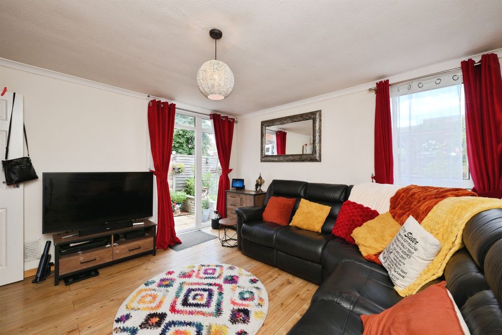 Property photo 2 of 17