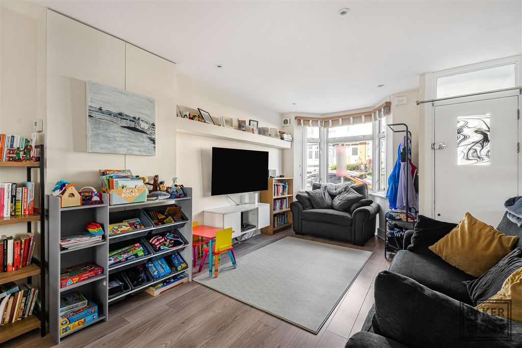 Property photo 2 of 20 Lounge