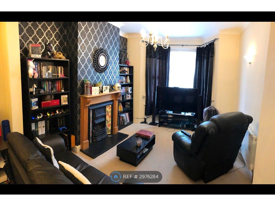 Property photo 2 of 24 Lounge