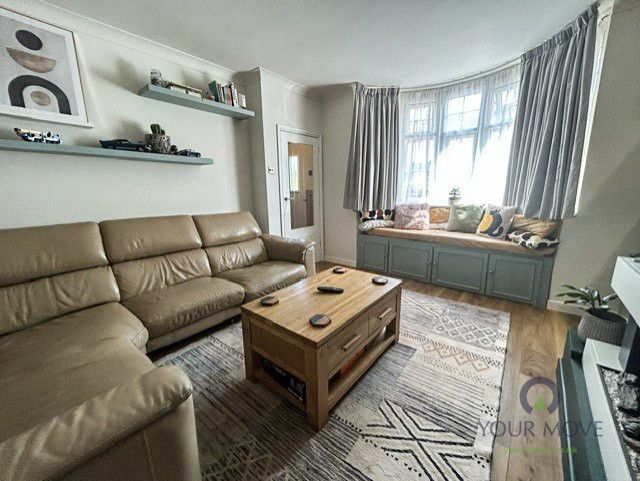 Property photo 3 of 18 Lounge