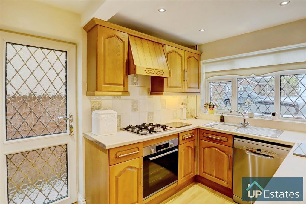 Property photo 3 of 13 Kitchen