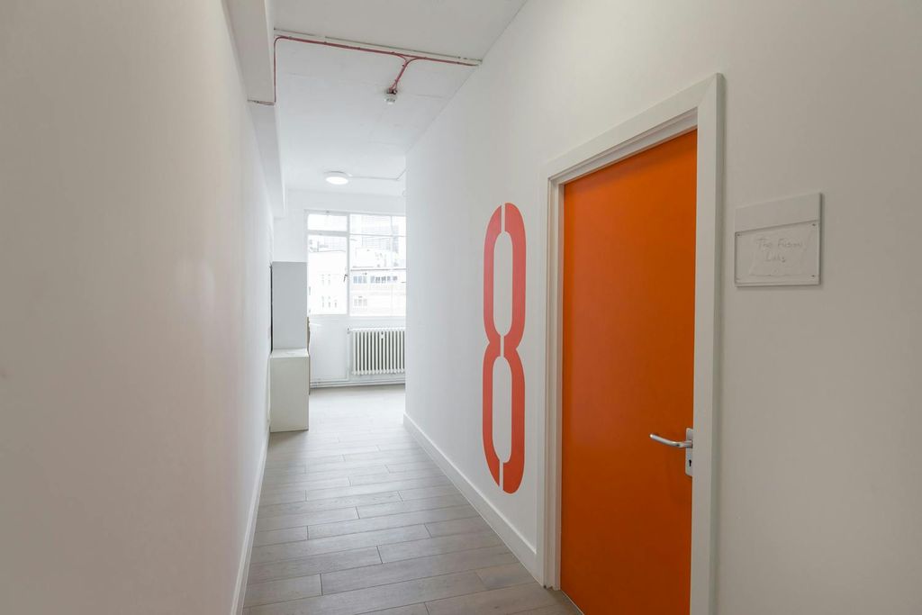 Property photo 3 of 11 3238Scruttonstreetunit8Shoreditchec2Aflexibleofficetoletcorridor1.Jpg