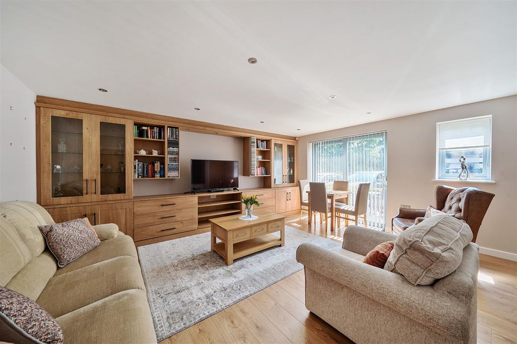 Property photo 1 of 9 Southam Mews - Reception Room 3.Jpg