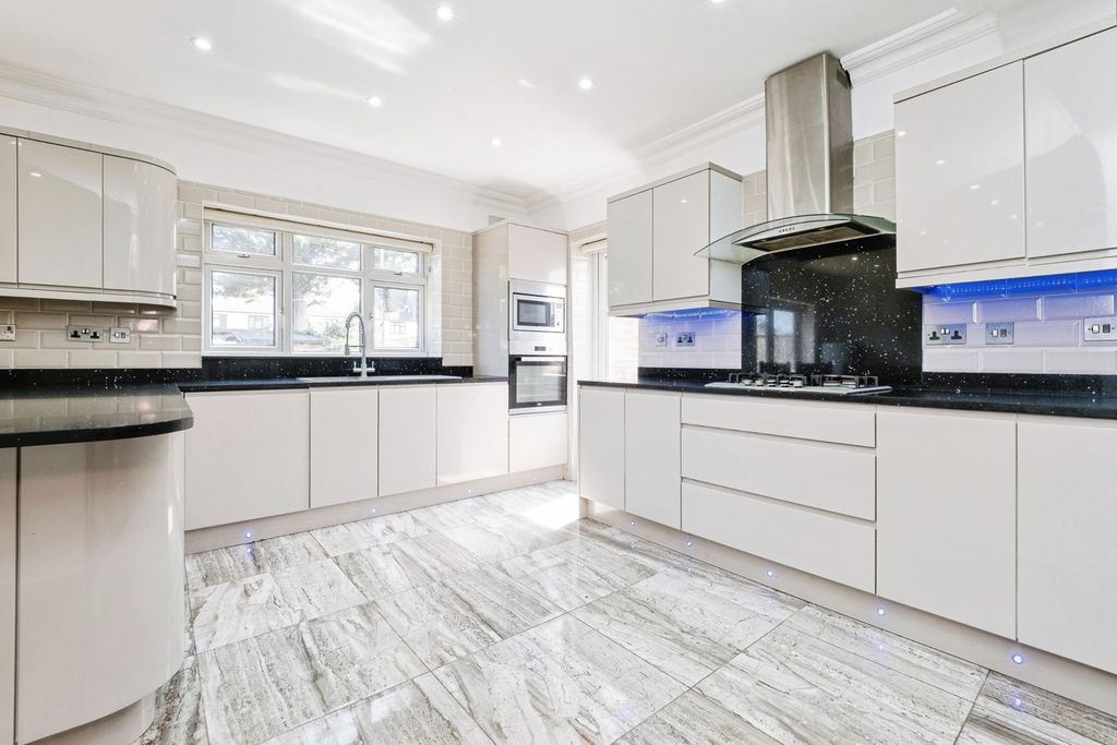 Property photo 2 of 26 Pbox-Img.Jpg