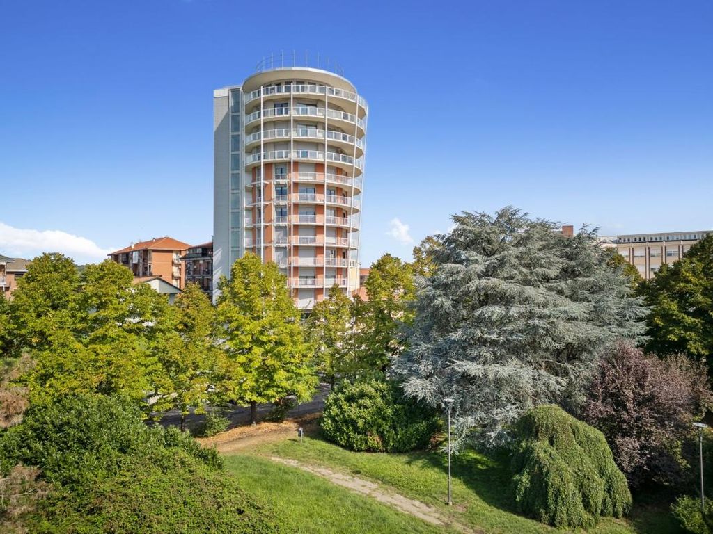 Property photo 2 of 25